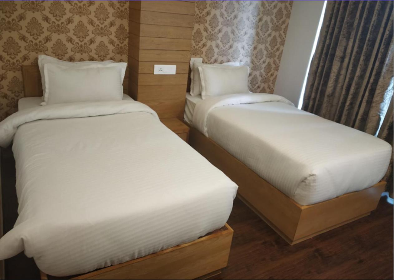 Yashshree Mussoorie Mall Road Ngoại thất bức ảnh